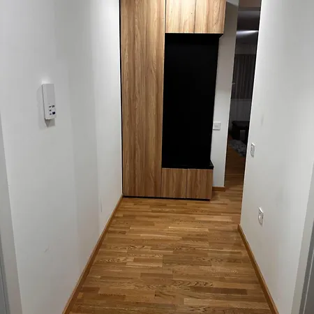 Apartment Mar 15 *