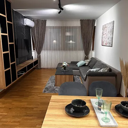 Apartment Mar 15