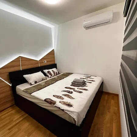 Διαμέρισμα Mar 15 *