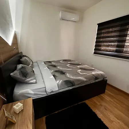 Mar 15 Apartment *