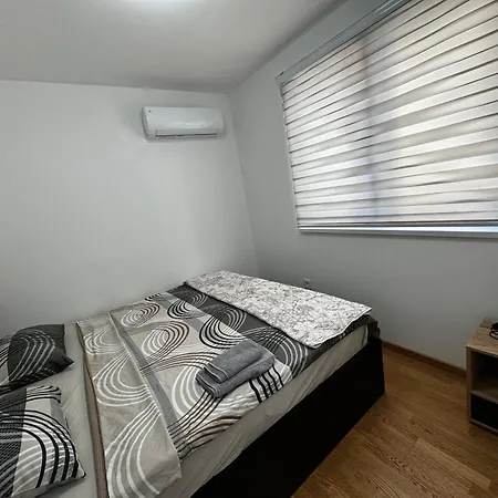 Apartment Mar 15 *